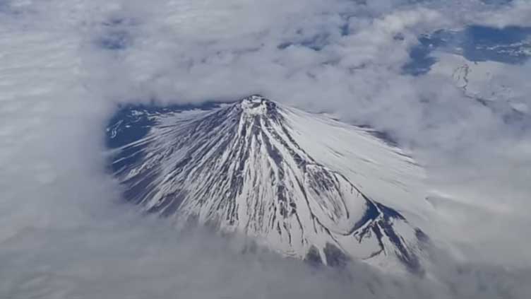 Video of Mount Fuji miscaptioned as Mount Everest